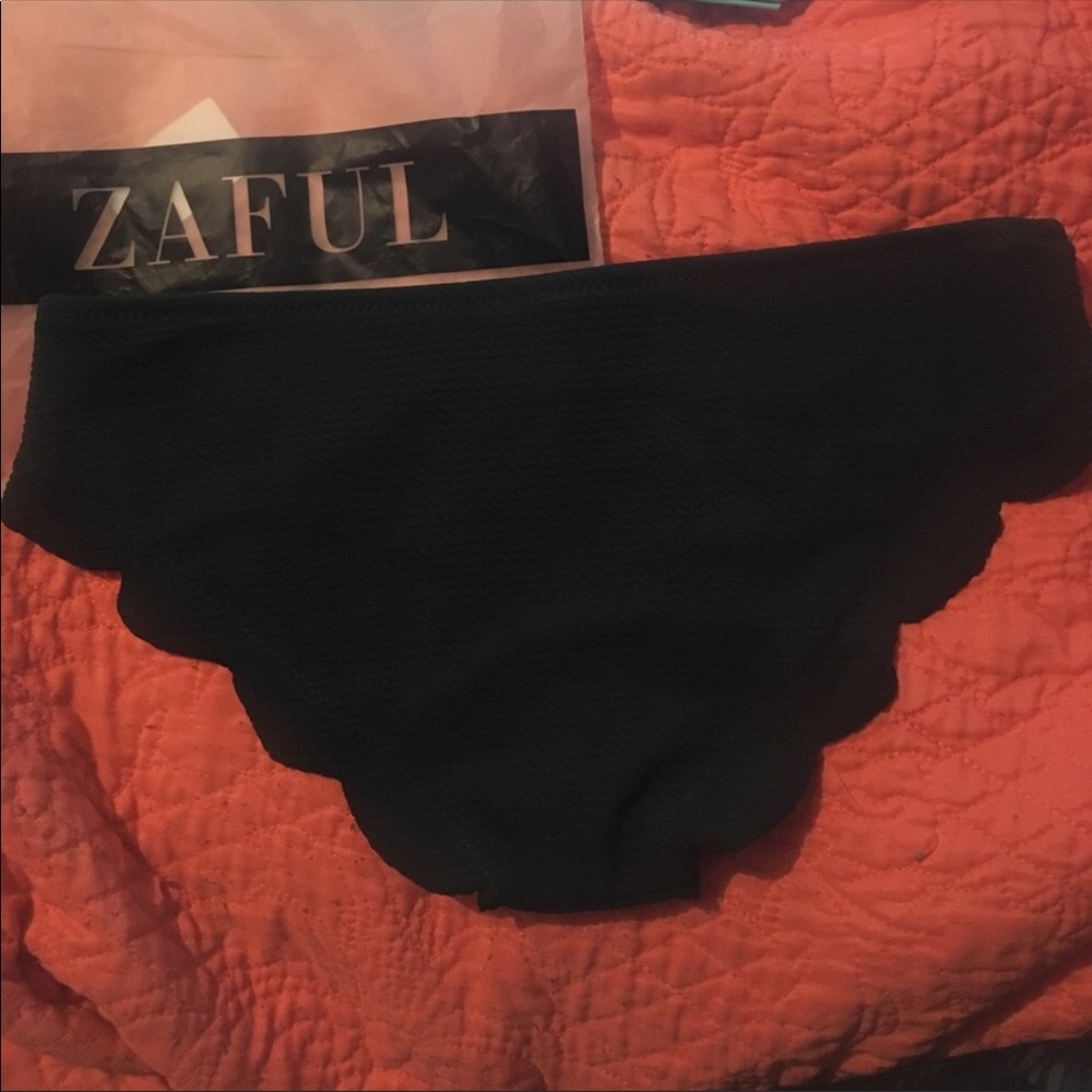 Scallop bikini bottoms